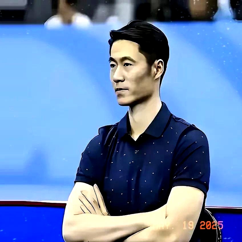 开云电竞-埃因霍温训练开放日，赛前状态回暖引欢呼，意大利杯在即，资深球员宣示担当的简单介绍