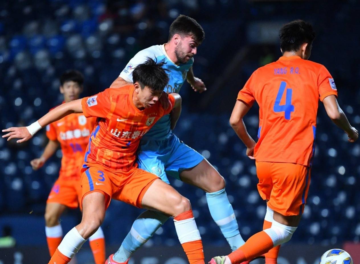 开云电竞-赛地聚焦：亚冠窗口期热度飙升，广东宏远止住颓势，话题不断，训练强度明显提升(广东宏远今天最新消息)